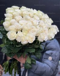 Траурный букет из 30 белых роз (70см)